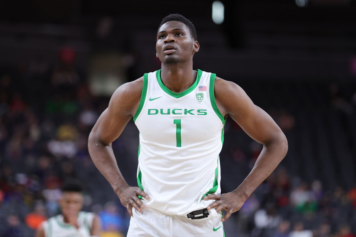 Oregon Basketball Shows off Athleticism and Size in Season Opener