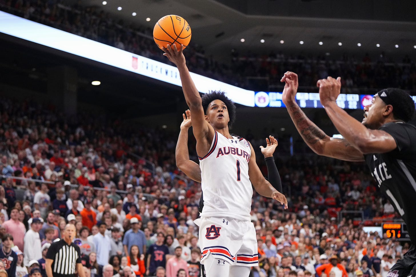 Plane Forced to turn around Due to Brawl between Auburn Basketball Players