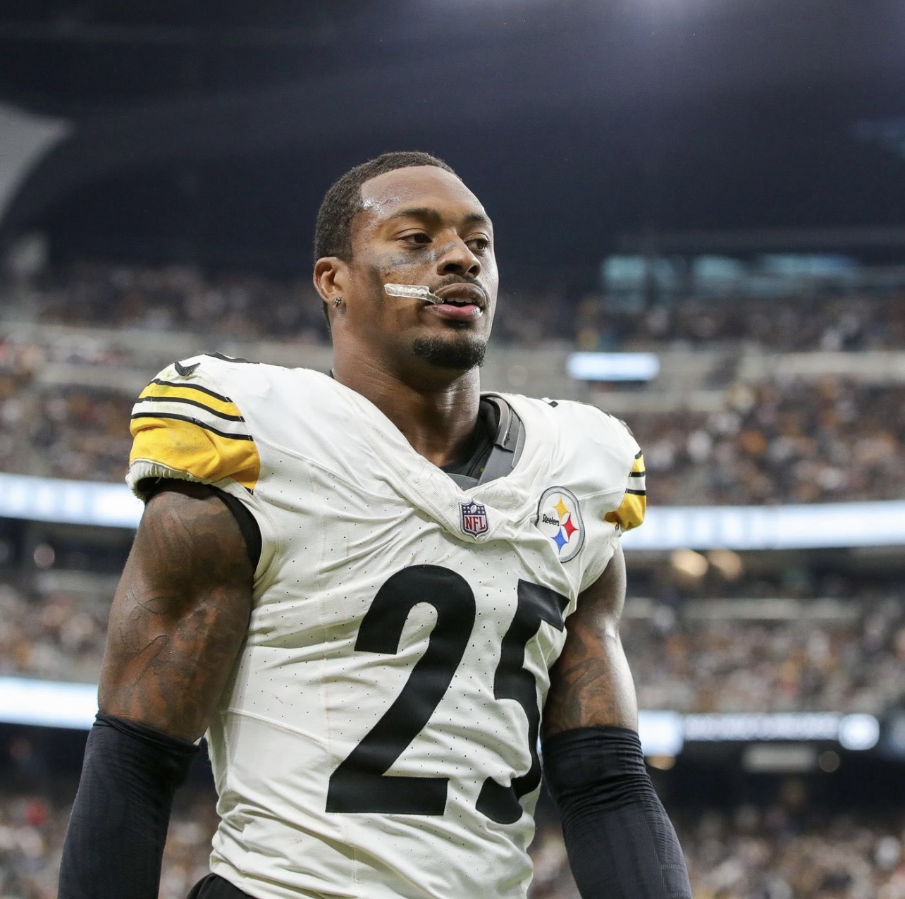 Steelers Extend DeShon Eilliot