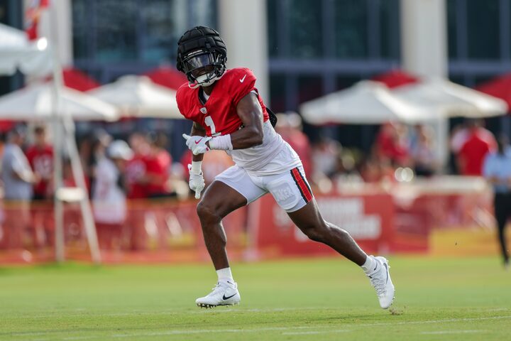 Rachaad White Signs with Commanders