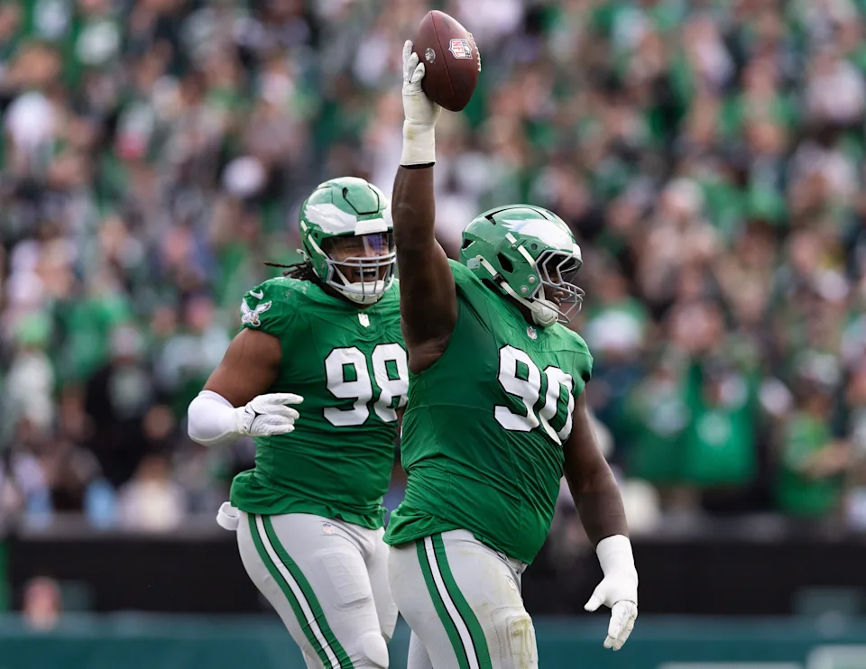 Eagles Sign Jordan Davis to Three Year Extension